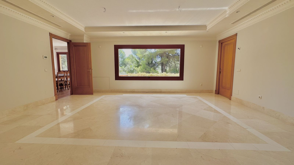 Villas de 5 dormitorios en venta en Milla de Oro – R4359958