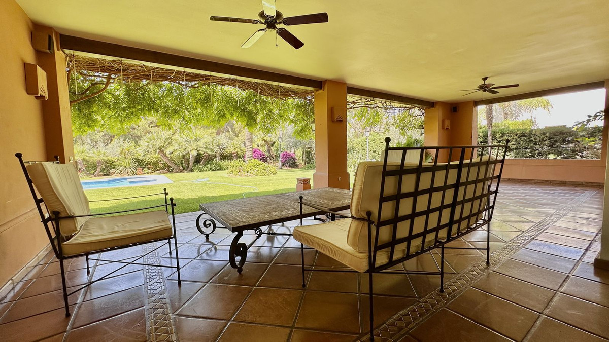 Villas de 5 dormitorios en venta en Milla de Oro – R4359958