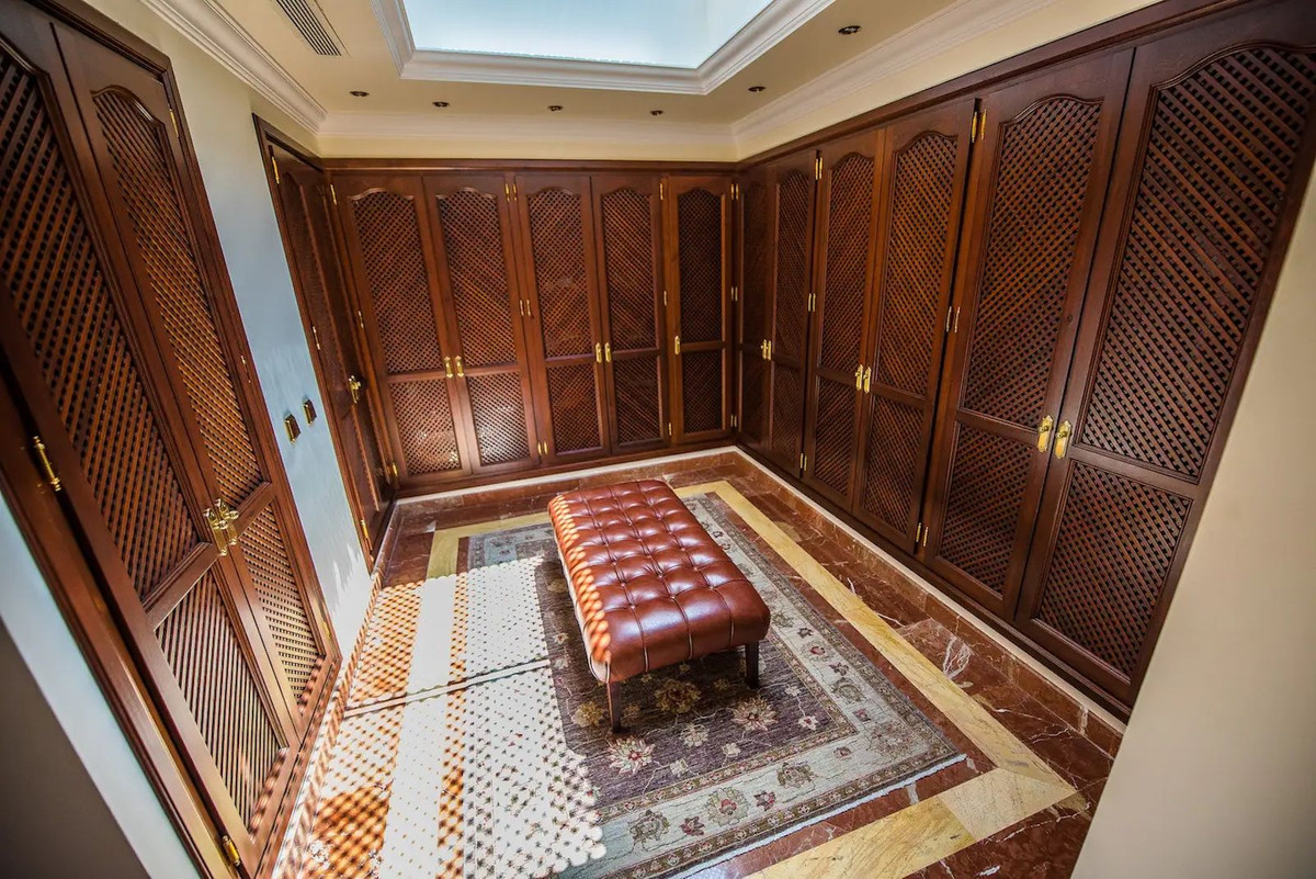 8 bedroom Villas for sale in La Zagaleta – R4454962