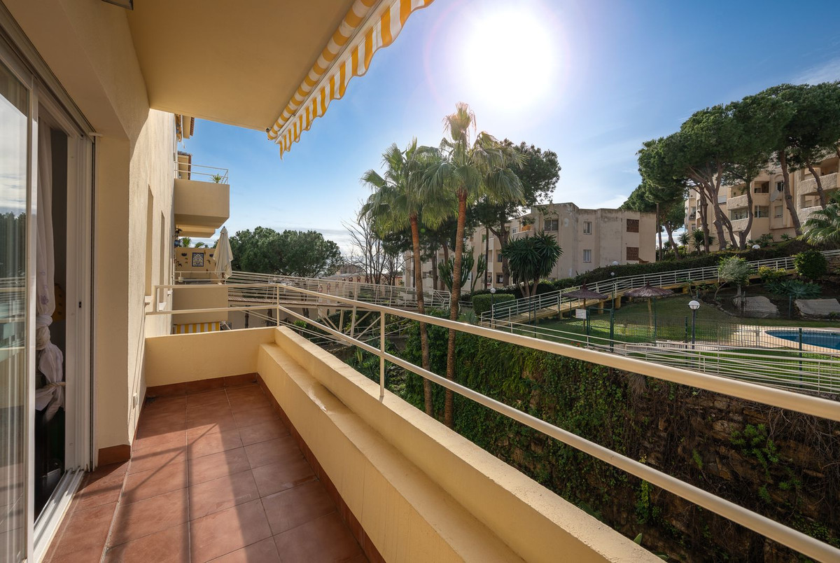 2 bedroom Apartments for sale in Riviera del Sol – R5286394