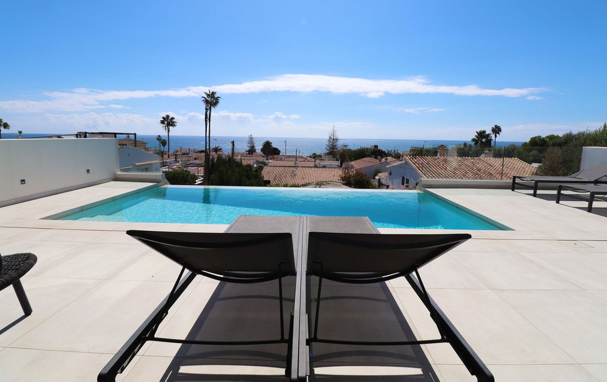 5 bedroom Villas for sale in La Cala de Mijas – R5181388