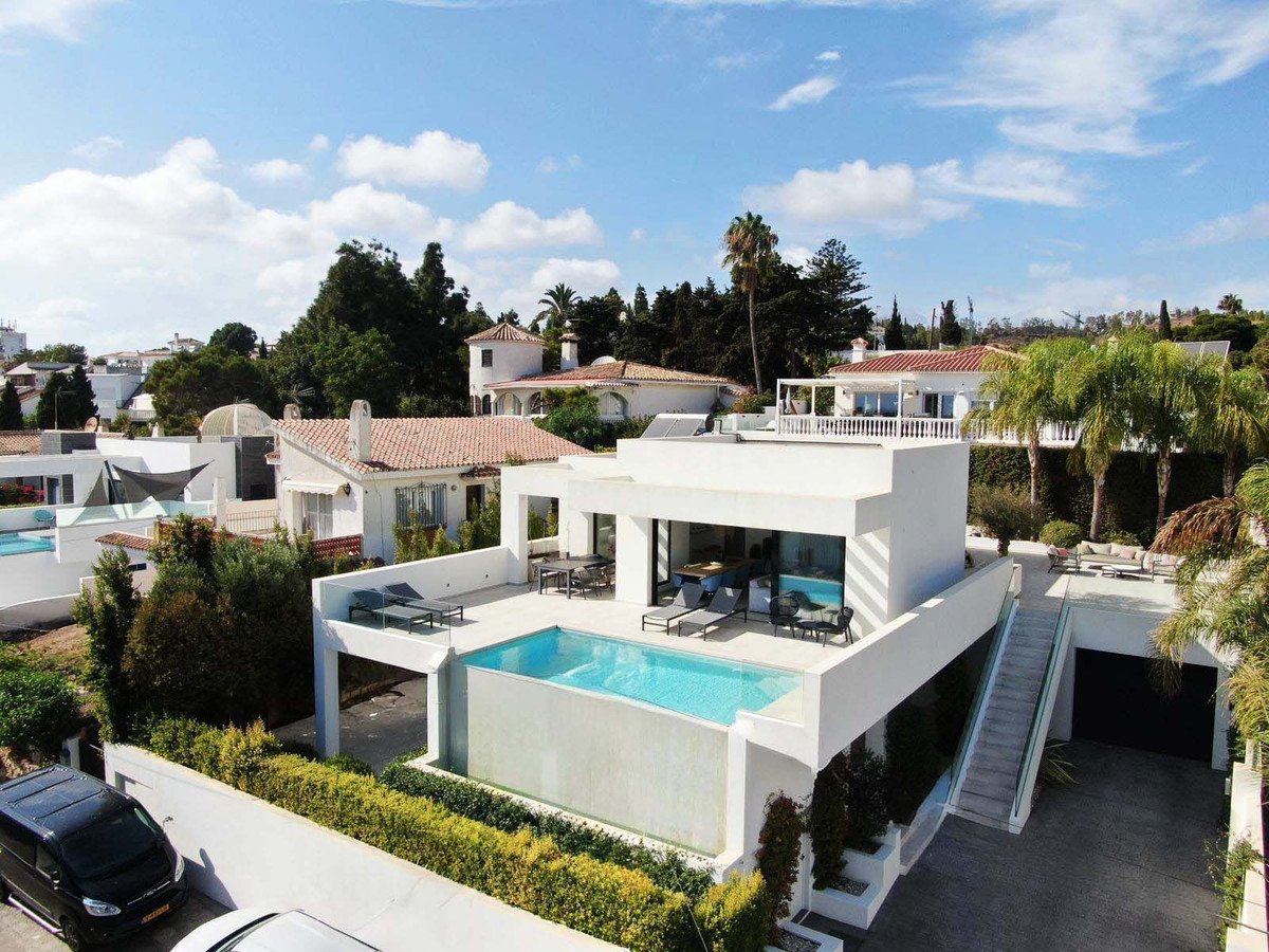 5 bedroom Villas for sale in La Cala de Mijas – R5181388