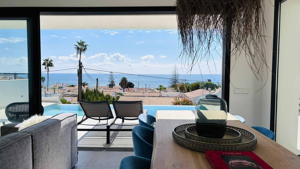 5 bedroom Villas for sale in La Cala de Mijas – R5181388