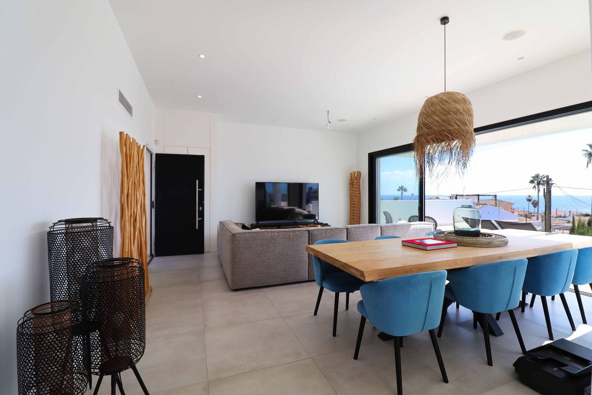 5 bedroom Villas for sale in La Cala de Mijas – R5181388