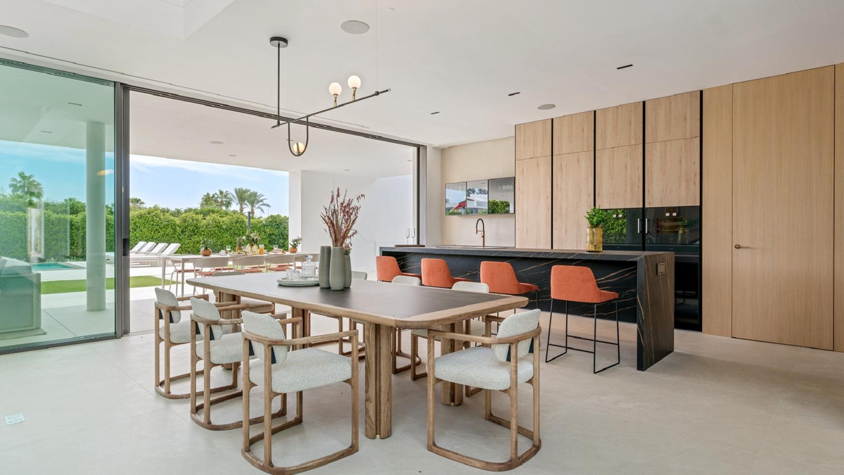 5 bedroom Villas for sale in Milla de Oro – R5256358