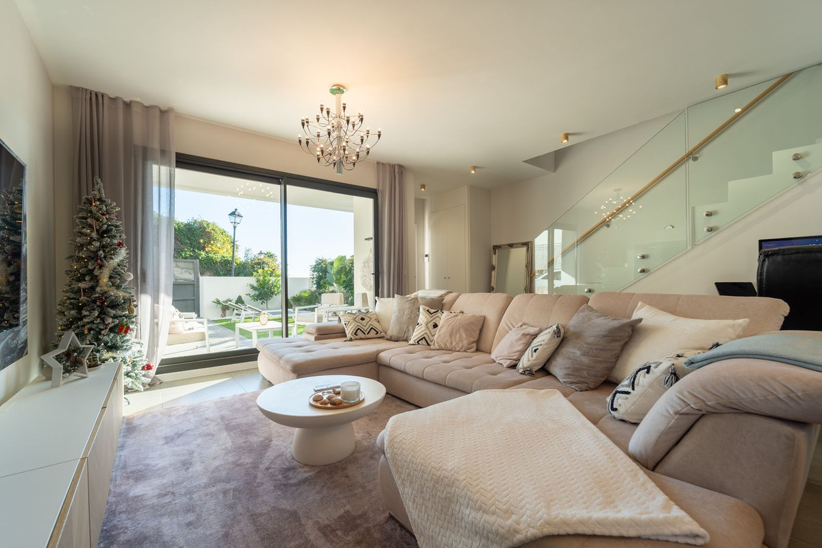 3 bedroom Semi-detached for sale in Riviera del Sol – R5255749