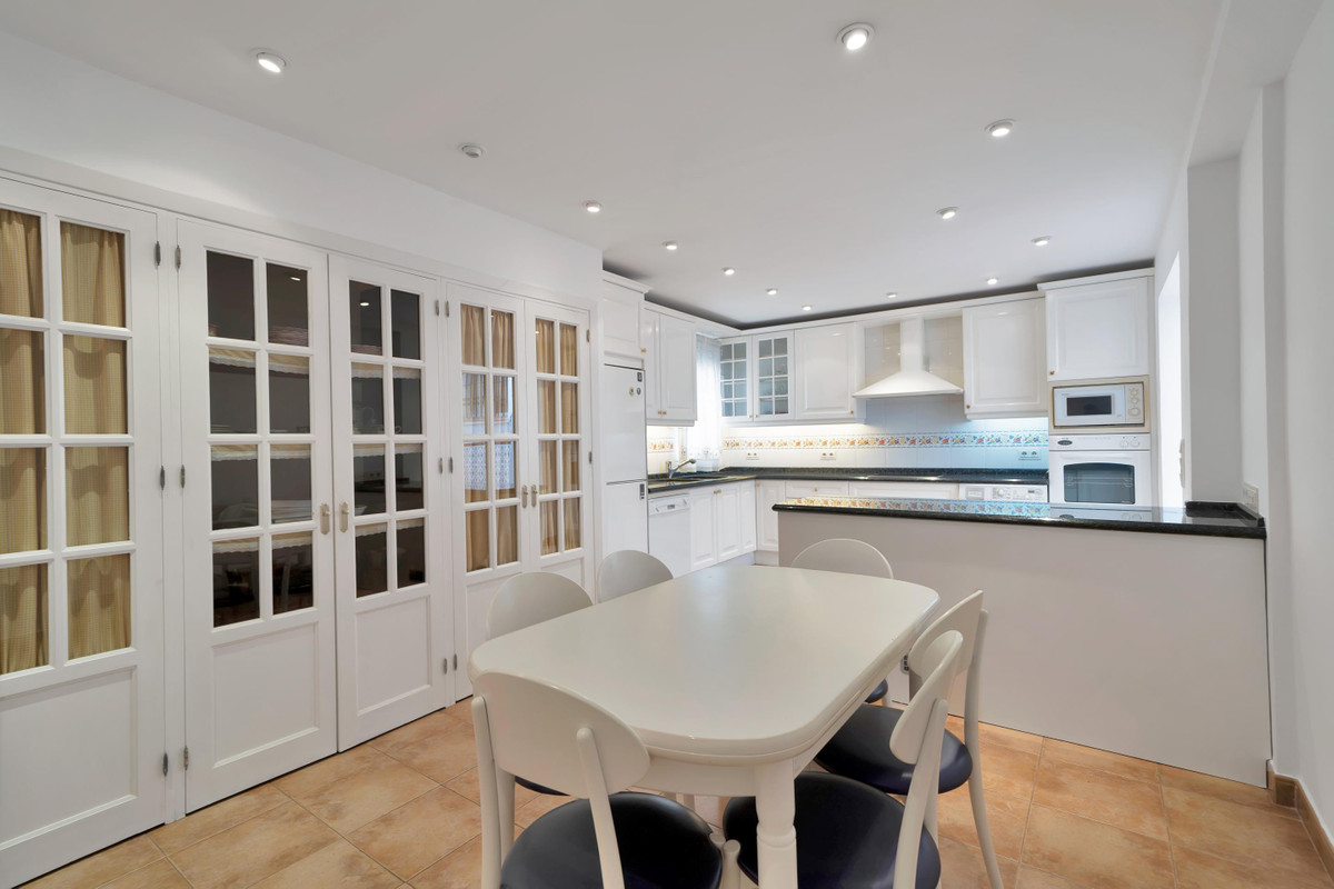 3 bedroom Apartments for sale in Marbella – R5283316