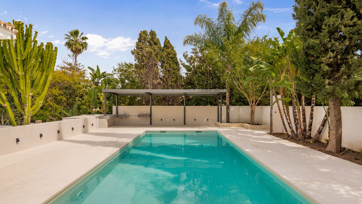 Villas de 6 dormitorios en venta en Guadalmina Alta – R5187955