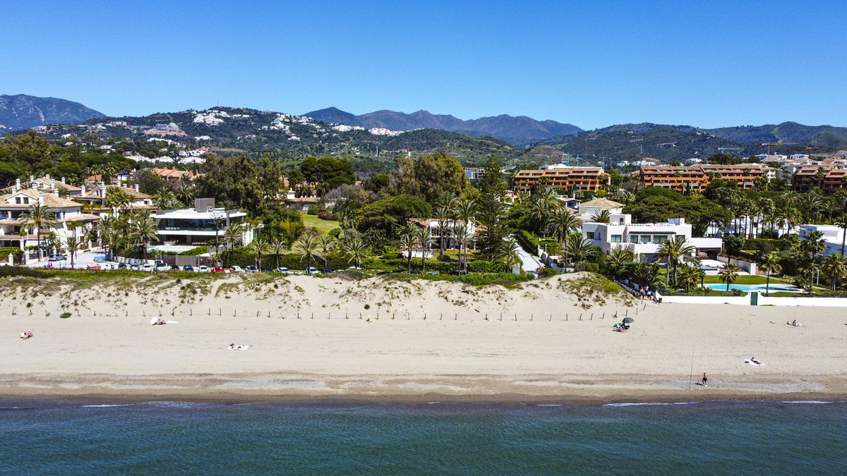 5 bedroom Villas for sale in Los Monteros – R3855409