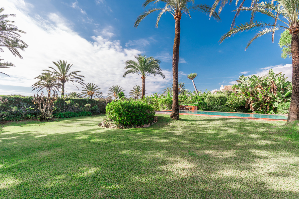 5 bedroom Villas for sale in Los Monteros – R3855409