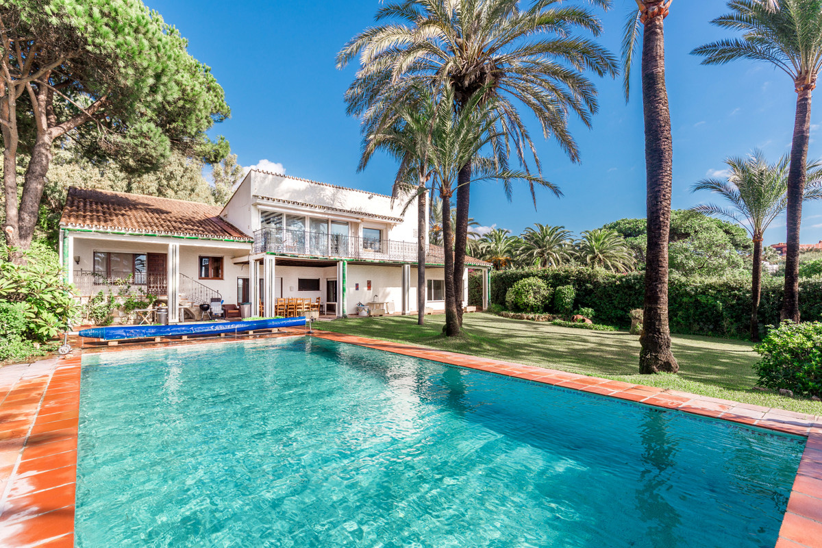 5 bedroom Villas for sale in Los Monteros – R3855409