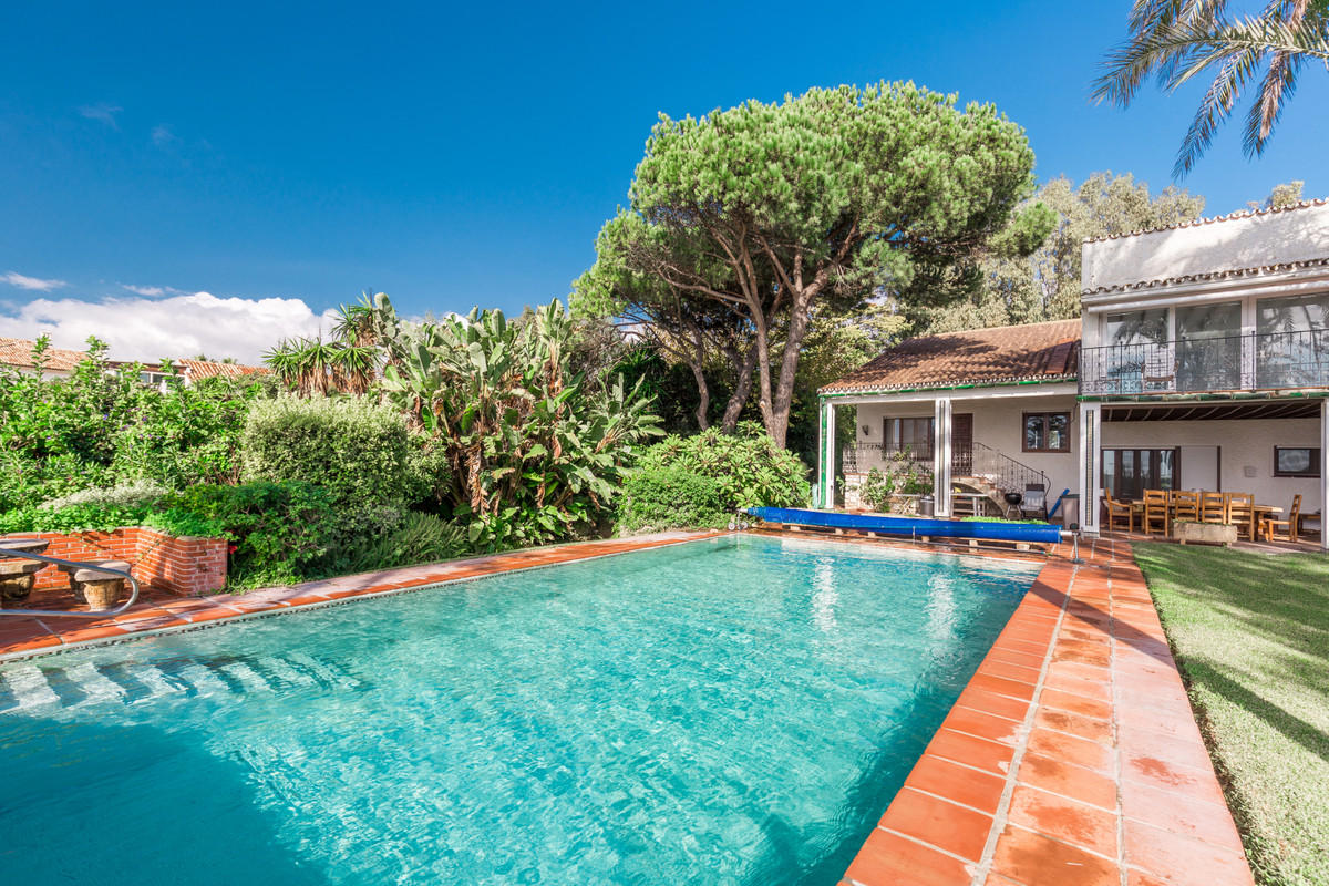 5 bedroom Villas for sale in Los Monteros – R3855409