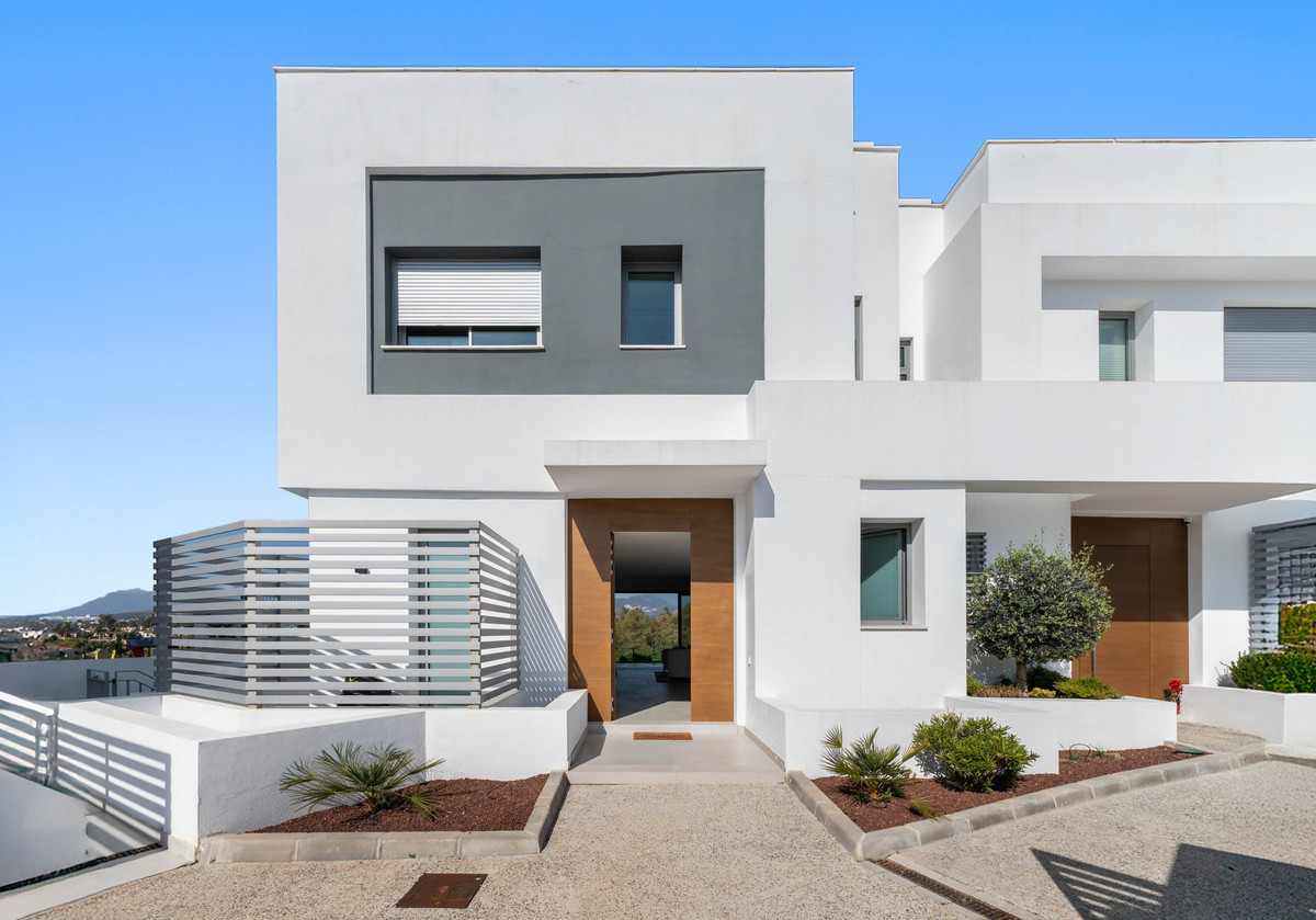 Pareados de 3 dormitorios en venta en Guadalmina Alta – R4975258