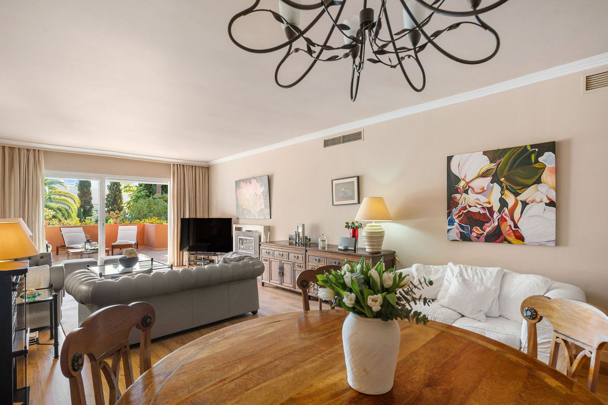 2 bedroom Apartments for sale in Marbella – R5259208