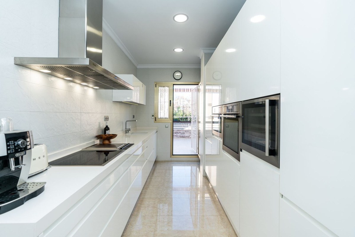 4 bedroom Penthouses for sale in Marbella – R5264449