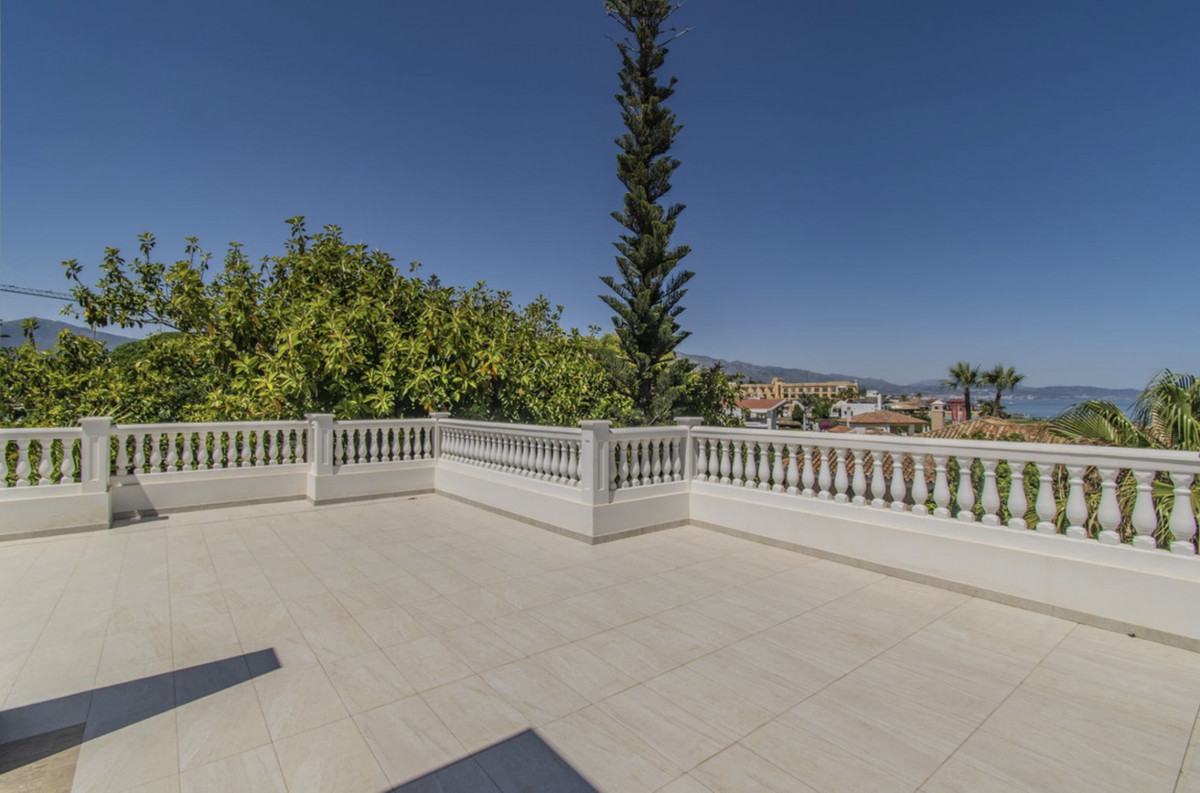 6 bedroom Villas for sale in Guadalmina Baja – R4053367