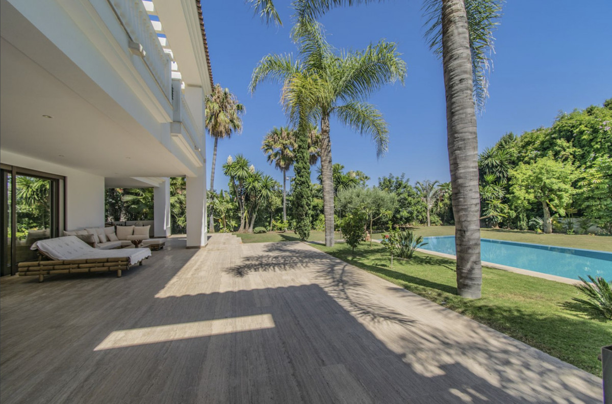 6 bedroom Villas for sale in Guadalmina Baja – R4053367