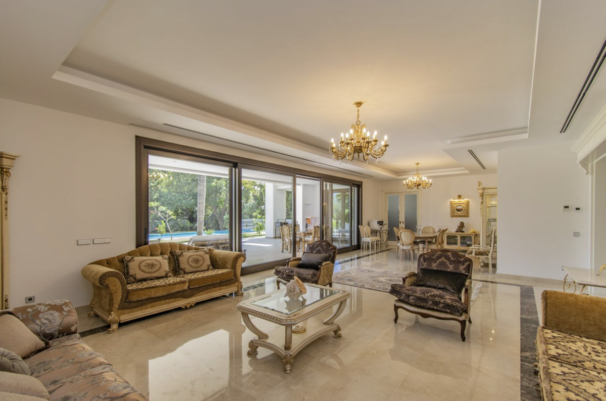 6 bedroom Villas for sale in Guadalmina Baja – R4053367