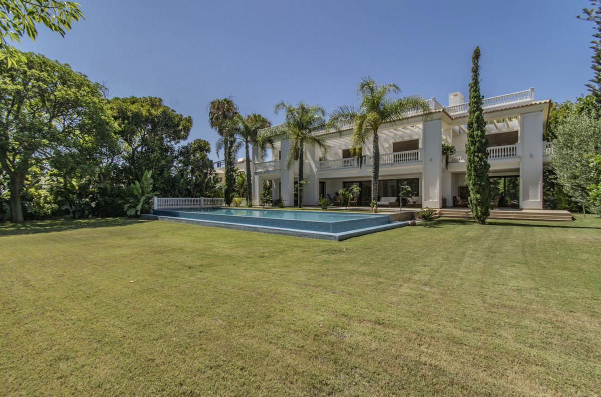 6 bedroom Villas for sale in Guadalmina Baja – R4053367