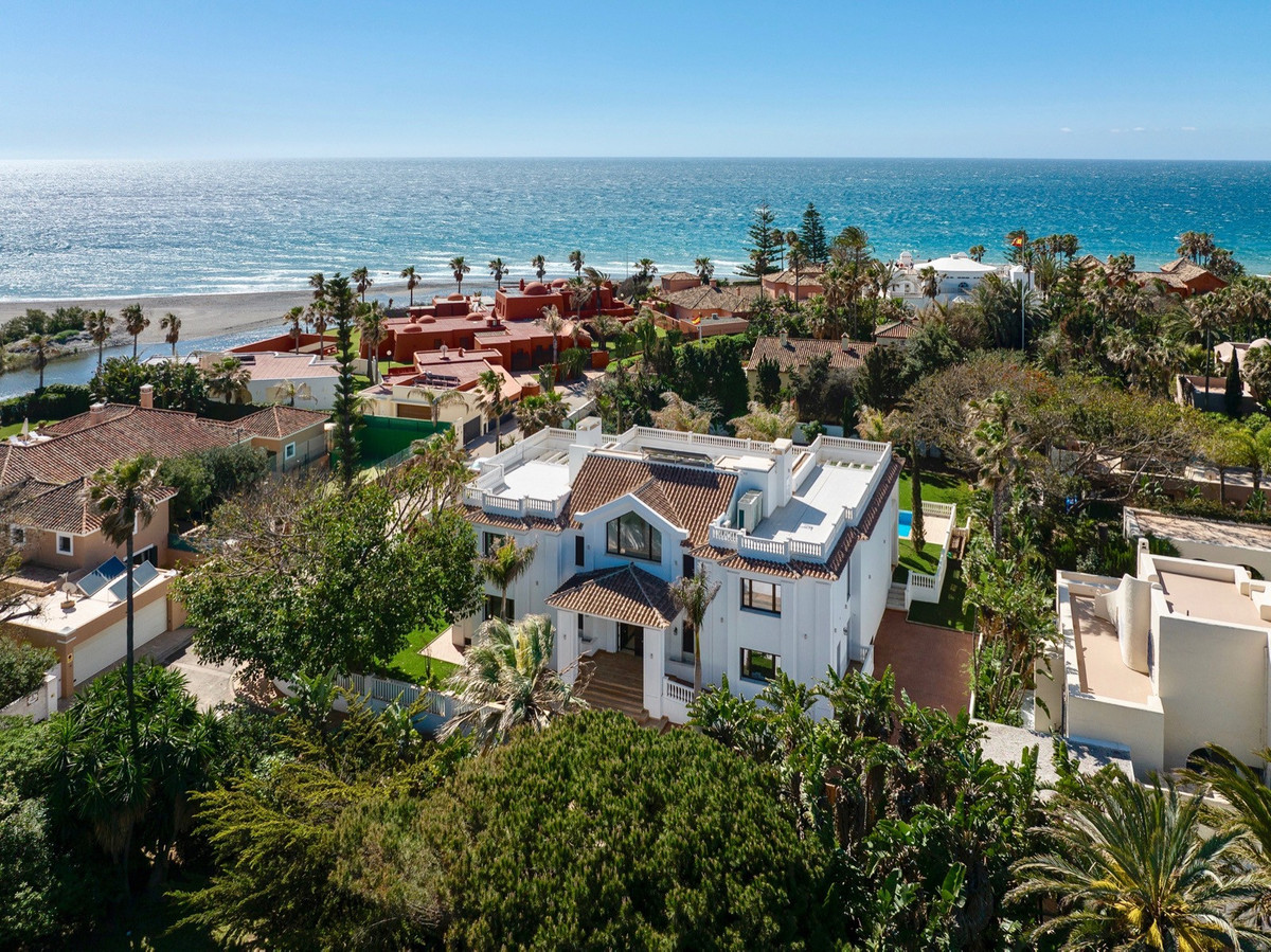 6 bedroom Villas for sale in Guadalmina Baja – R4053367