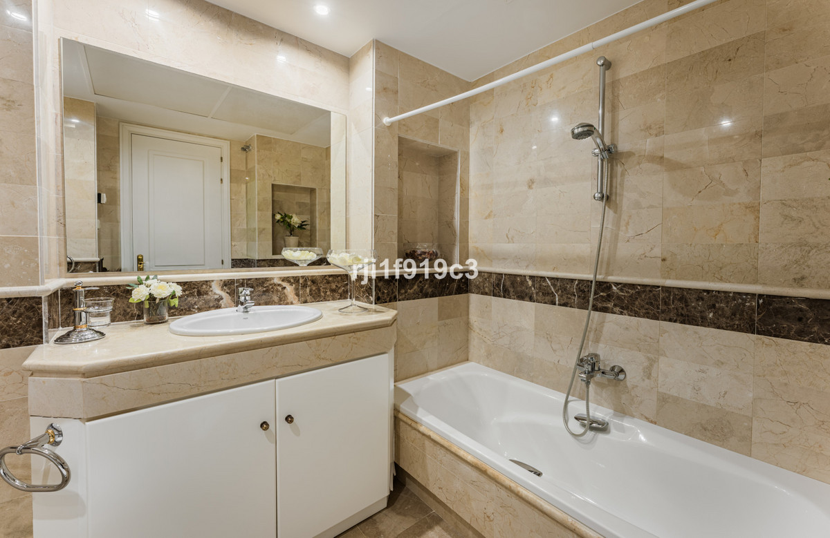 Apartamentos de 2 dormitorios en venta en Elviria Hills – R5264494 Apartamentos de 2 dormitorios en venta en Elviria Hills – R5264494