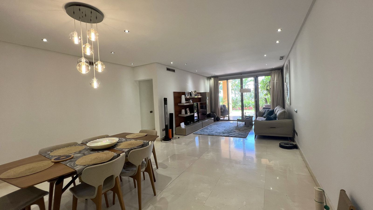 3 bedroom Apartments for sale in Sierra Blanca – R5283814