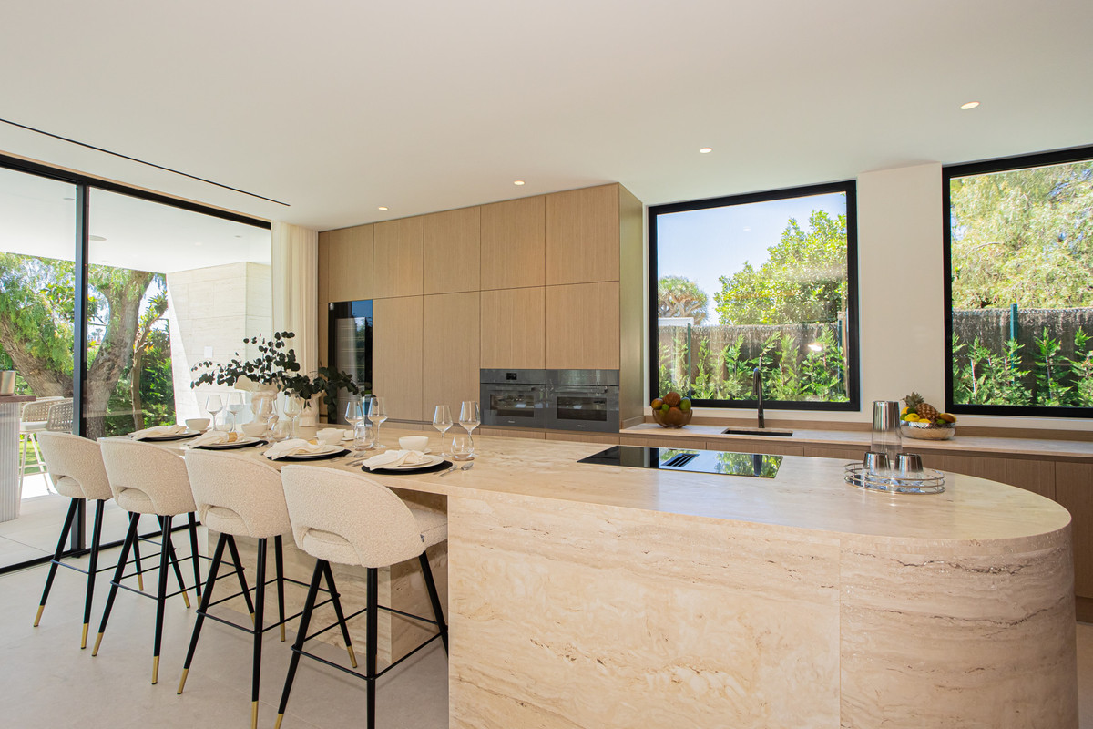 6 bedroom Villas for sale in Los Monteros – R5256361