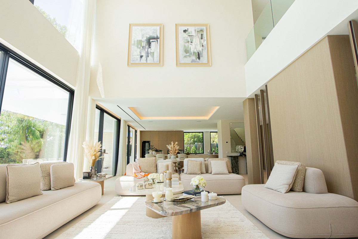 6 bedroom Villas for sale in Los Monteros – R5256361