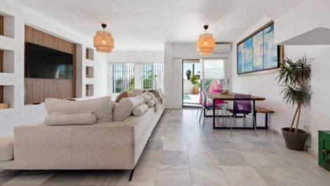 4 bedroom Villas for sale in Nueva Milla de Oro – R5272387