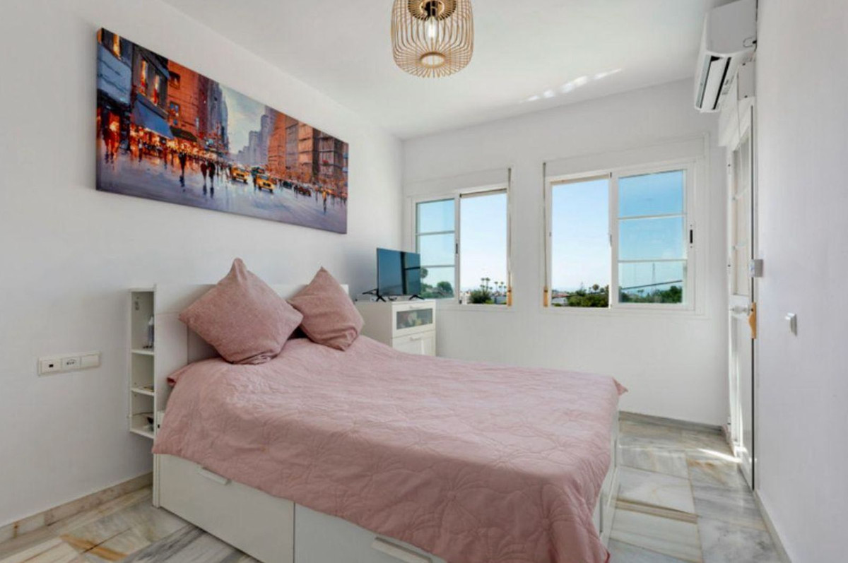 4 bedroom Villas for sale in Nueva Milla de Oro – R5272387