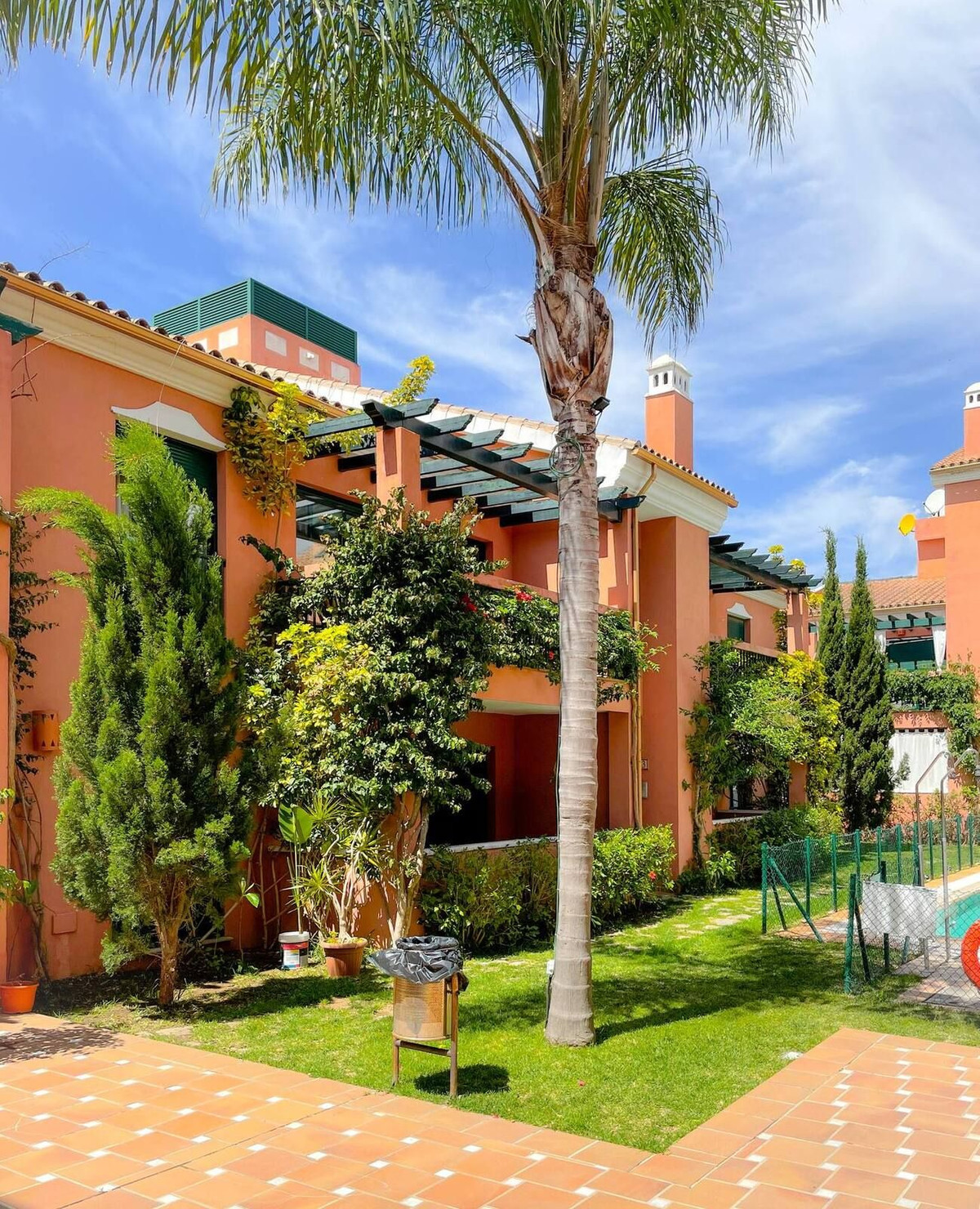 2 bedroom Apartments for sale in Marbesa – R4957060