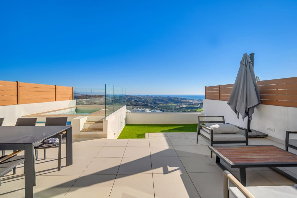 3 bedroom Apartments for sale in La Cala de Mijas – R5252314