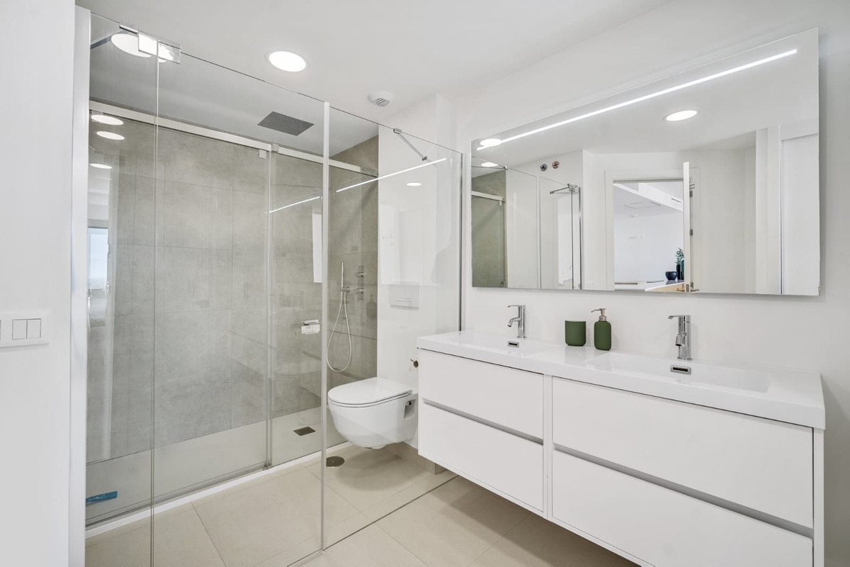 3 bedroom Apartments for sale in La Cala de Mijas – R5252314