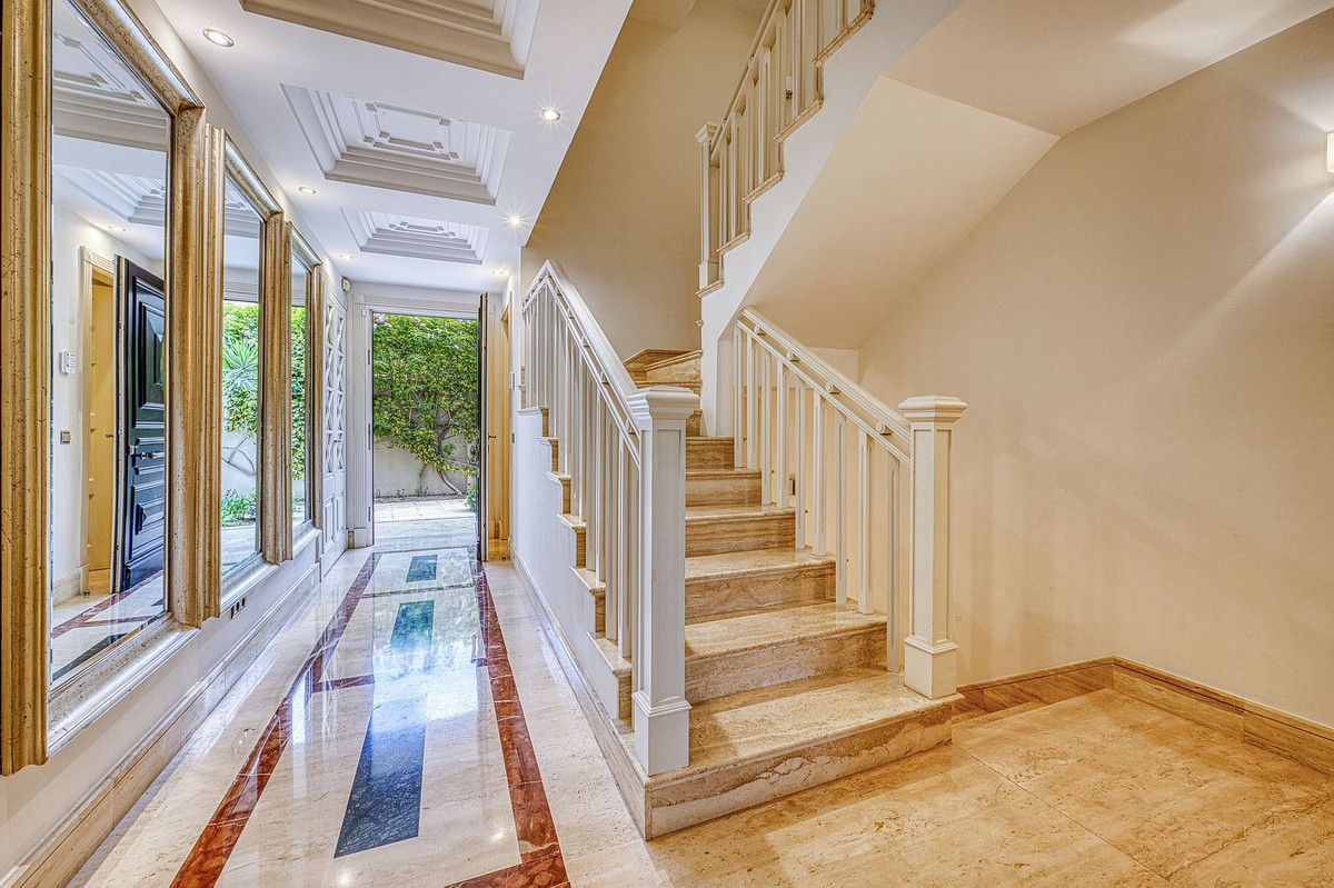 5 bedroom Semi-detached for sale in Milla de Oro – R5236525