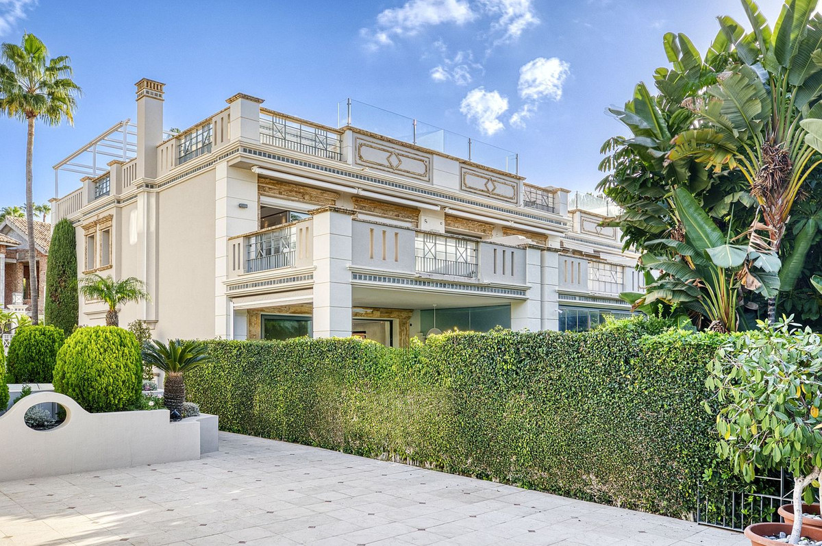 5 bedroom Semi-detached for sale in Milla de Oro – R5236525