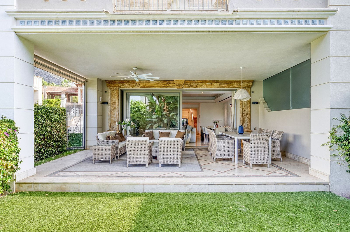 5 bedroom Semi-detached for sale in Milla de Oro – R5236525