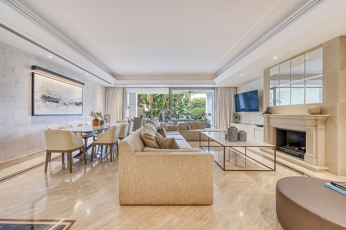 5 bedroom Semi-detached for sale in Milla de Oro – R5236525