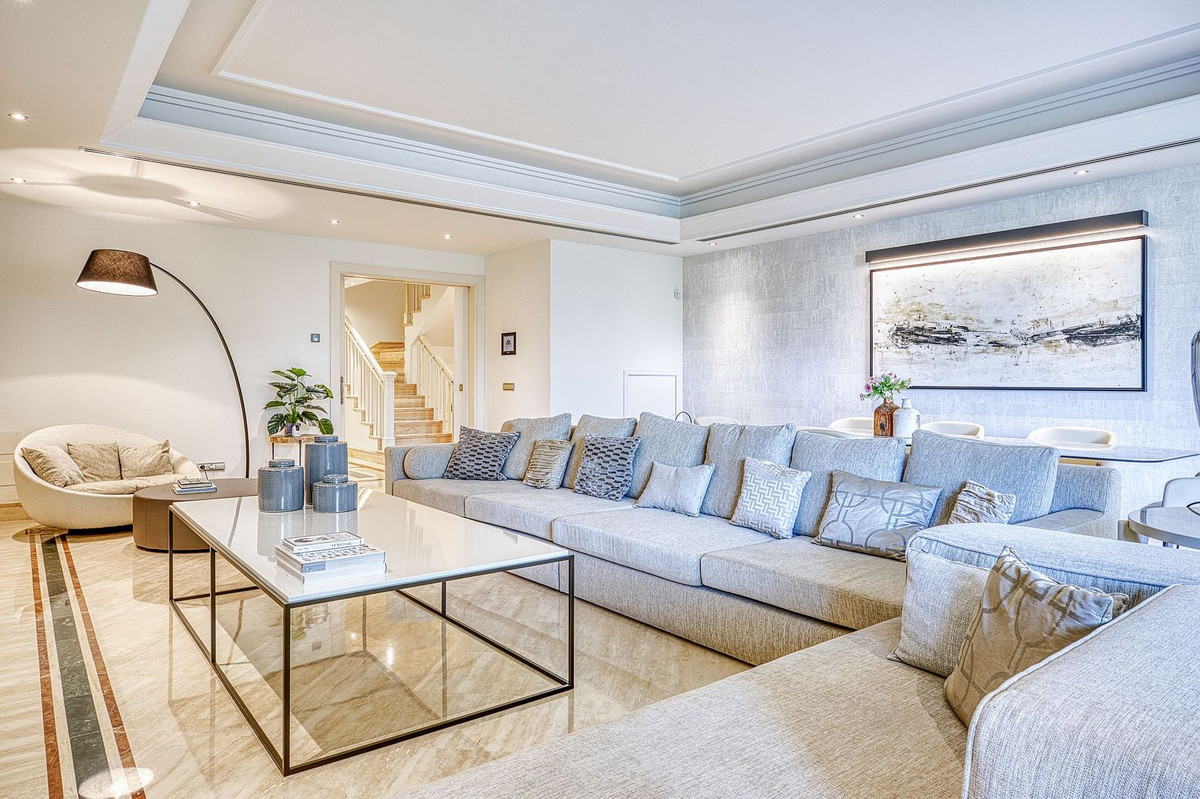 5 bedroom Semi-detached for sale in Milla de Oro – R5236525