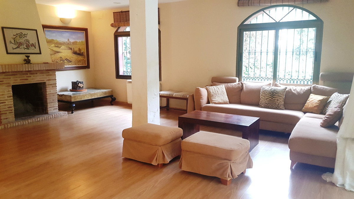 5 bedroom Villas for sale in Elviria – R3710570 5 bedroom Villas for sale in Elviria – R3710570