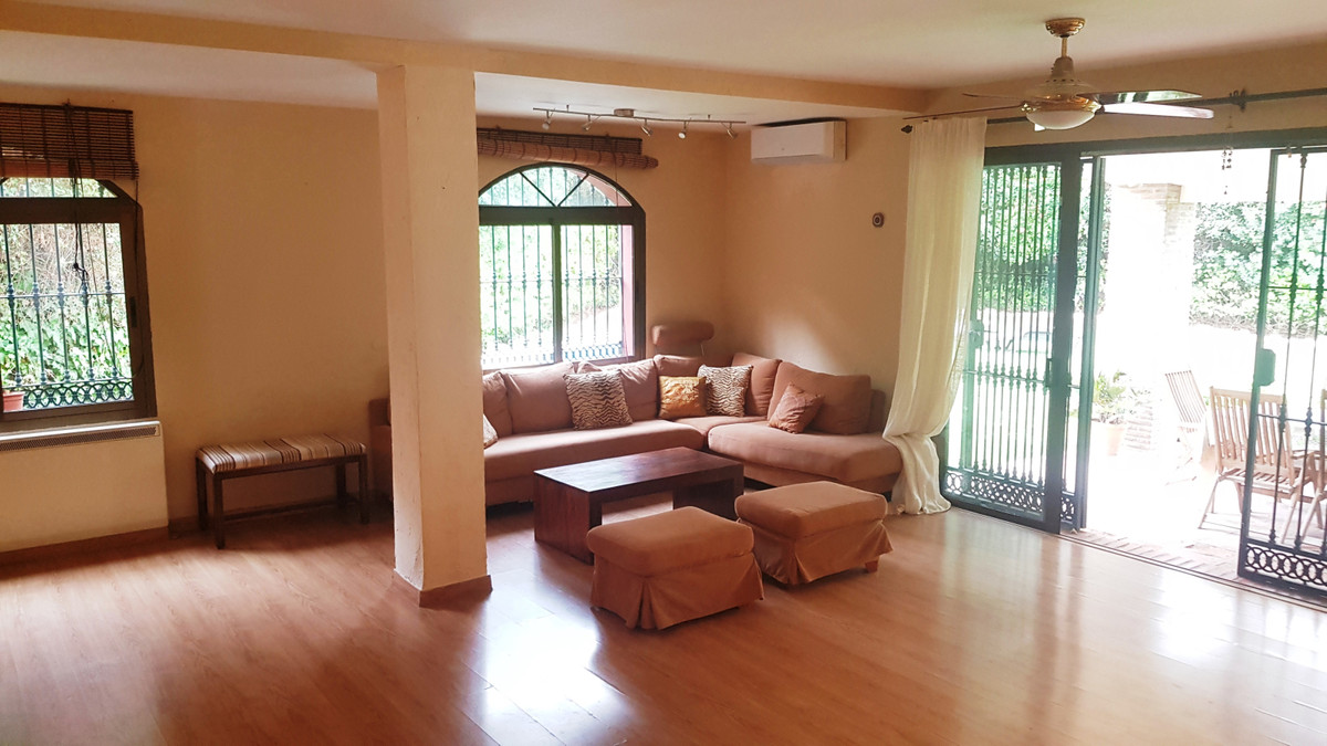 5 bedroom Villas for sale in Elviria – R3710570 5 bedroom Villas for sale in Elviria – R3710570