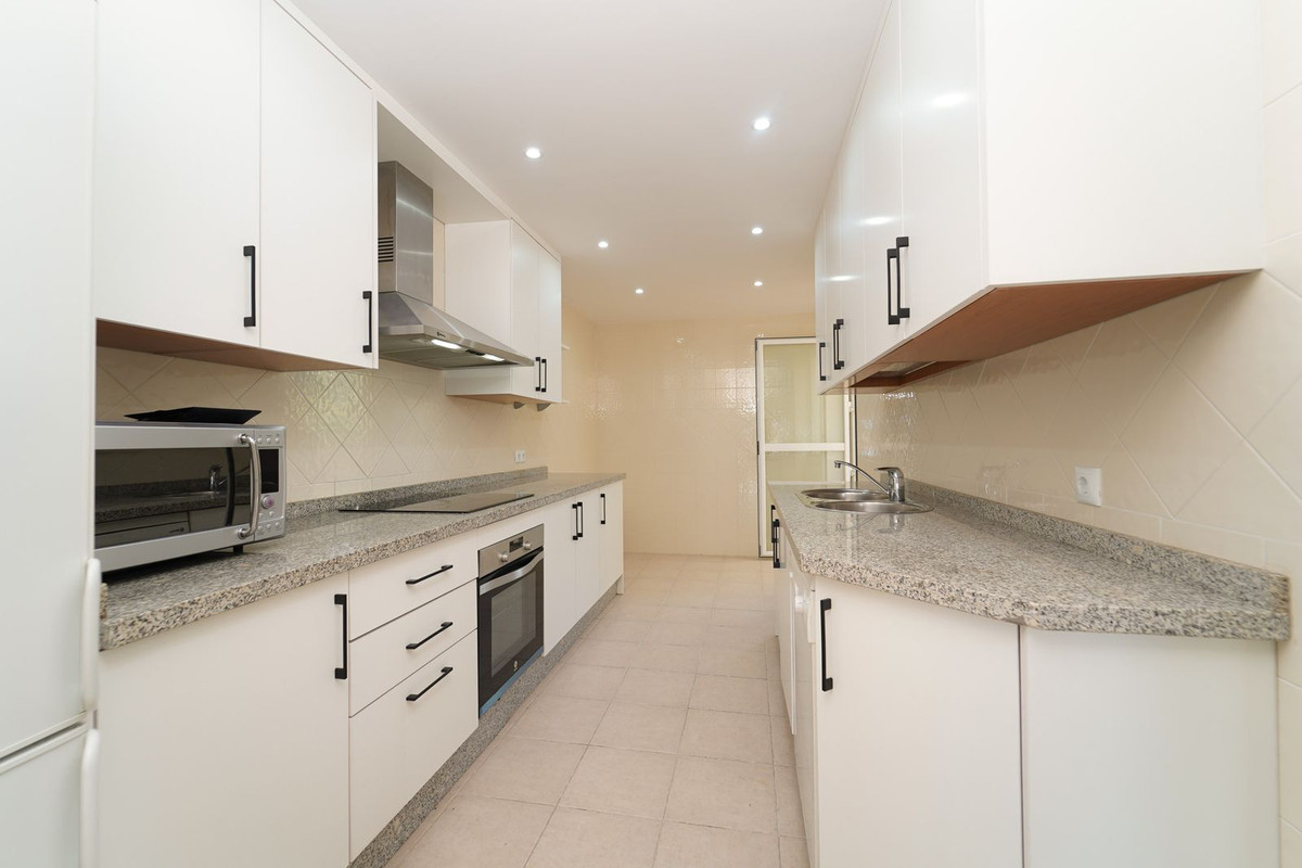 2 bedroom Penthouses for sale in Elviria – R5264863