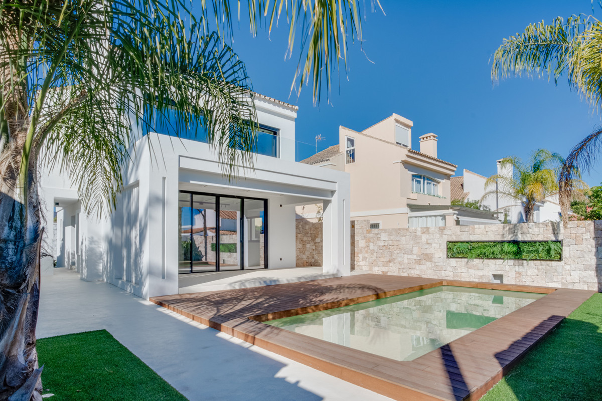 4 bedroom Villas for sale in Atalaya – R4949473