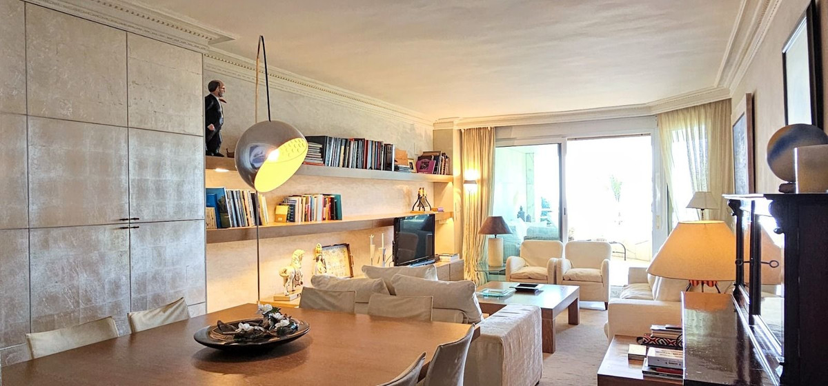 Apartamentos de 2 dormitorios en venta en Milla de Oro – R4906030