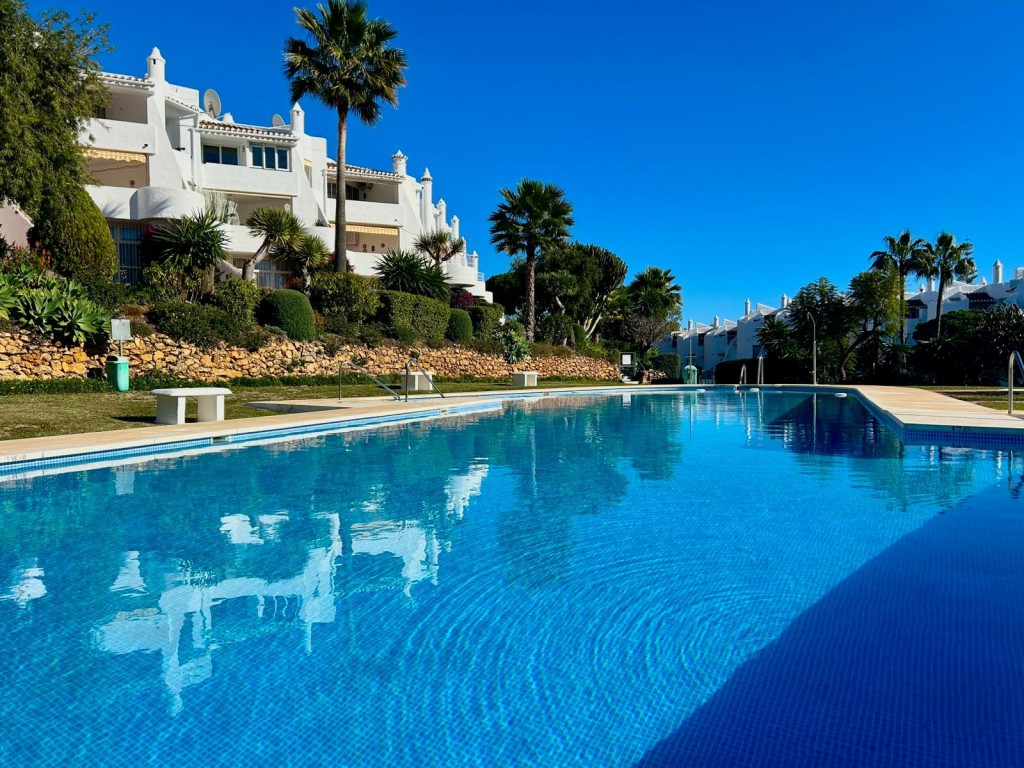 2 bedroom Apartments for sale in Calahonda – R5265211