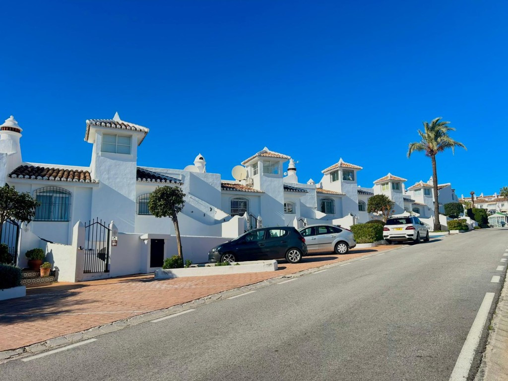 2 bedroom Apartments for sale in Calahonda – R5265211