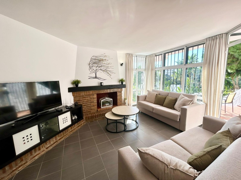 2 bedroom Apartments for sale in Calahonda – R5265211