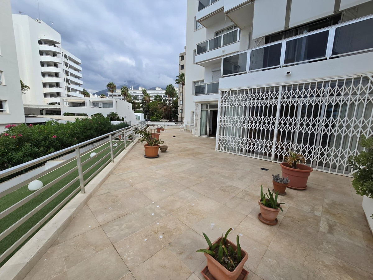 2 bedroom Apartments for sale in Marbella – R5216404