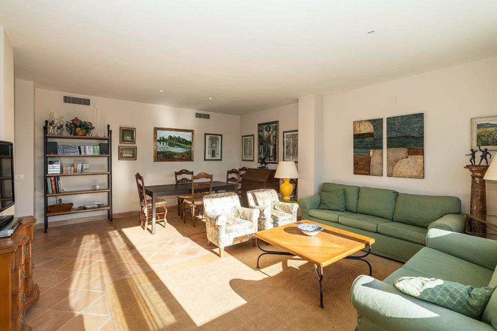 4 bedroom Apartments for sale in Marbella – R5235802