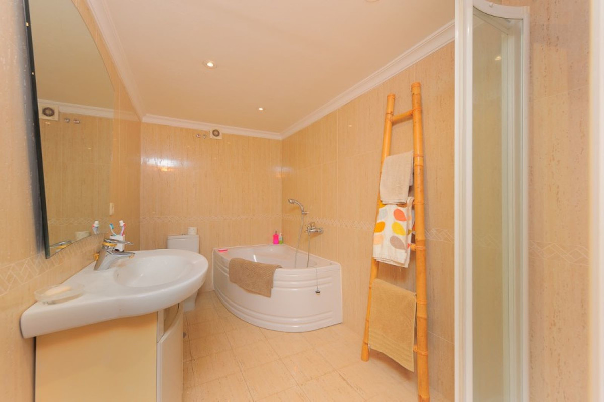 3 bedroom Townhouses for sale in Marbella – R2731415