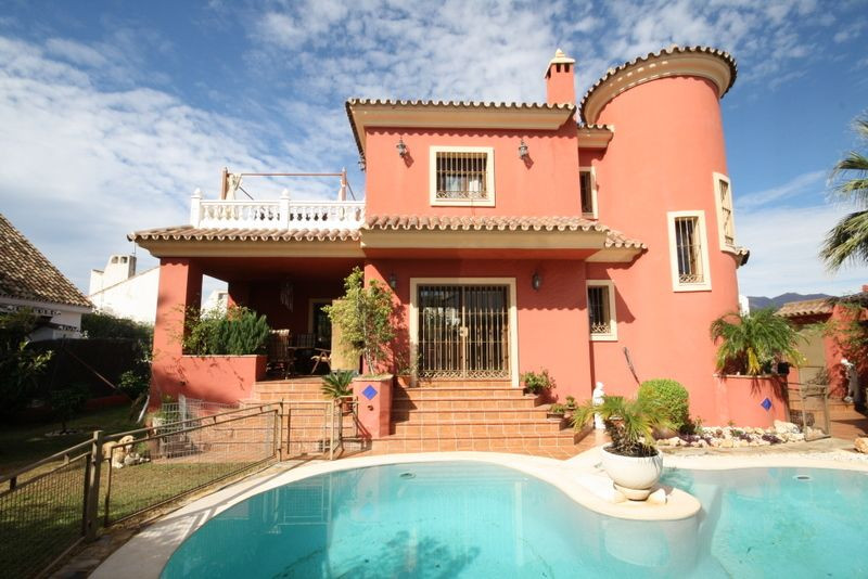 3 bedroom Villas for sale in Las Chapas – R2036289
